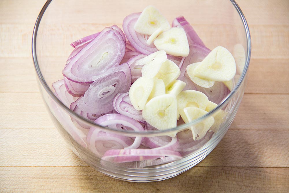 Sliced Shallot & Sliced Garlic