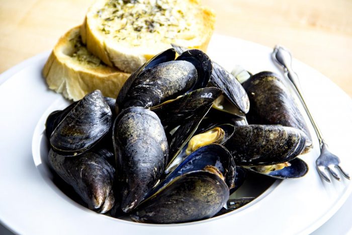 Garlic, Fennel & Tarragon Steamed Mussels Recipe