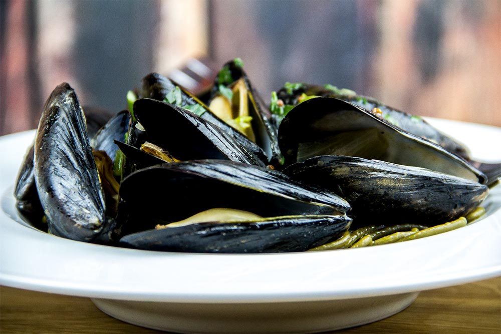 Steamed Mussels Over Spaghetti