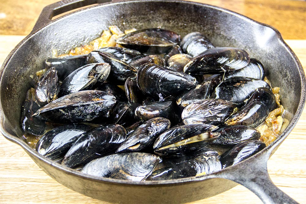 Mussels in Skillet
