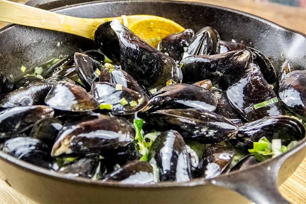 Closed Mussels in Skillet