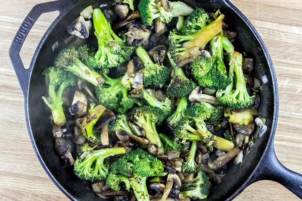 Cooked Mushroom and Broccoli Stir-Fry