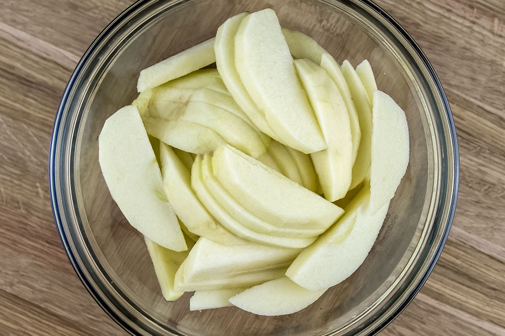 Peeled and Sliced Apple Pieces