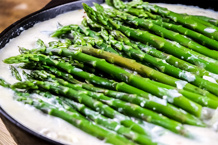 Blanched Asparagus in Sauce