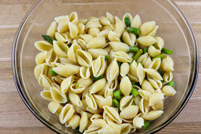 Cooling Pasta Shells With Asparagus